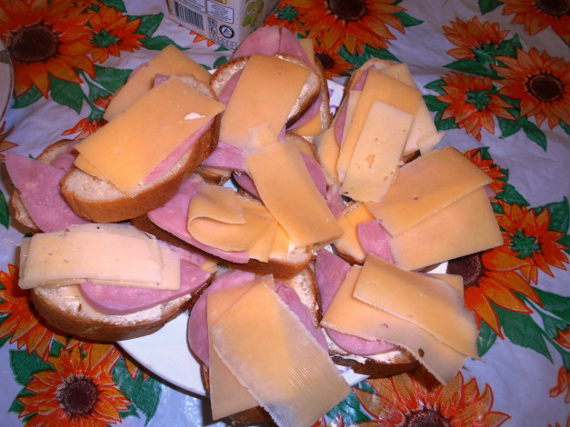 Обои картинки фото еда, бутерброды,  гамбургеры,  канапе, колбаса, сыр, хлеб