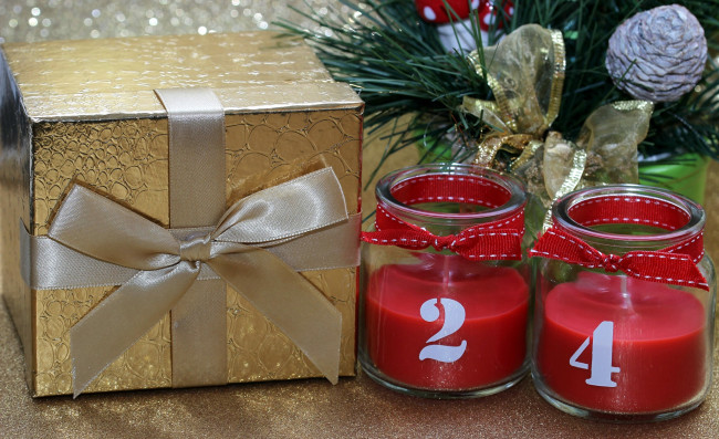 Обои картинки фото праздничные, - разное , новый год, свечи, подарок