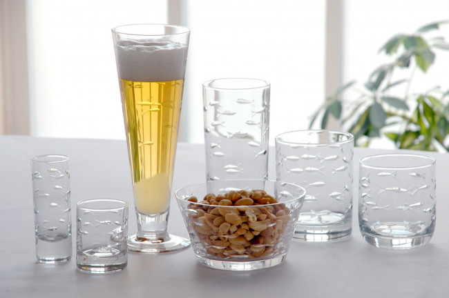 Обои картинки фото еда, напитки,  пиво, орехи, бокал, пена, пиво