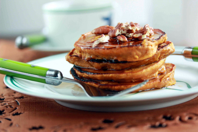 Обои картинки фото еда, блины,  оладьи, орехи, оладьи