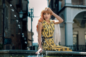 Картинка девушки -unsort+ рыжеволосые+и+другие город francesca девушка желтое платье тату пирсинг