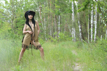 обоя malena fendi, девушки, поза, брюнетка, красотка, модель, азиатка, лес, деревья, природа, шляпа, девушка, malena, fendi