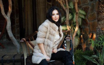 Картинка malena+fendi девушки мех азиатка девушка malena fendi поза брюнетка красотка модель макияж шуба