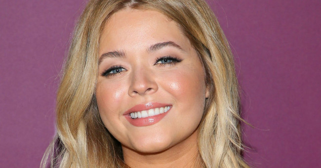 Обои картинки фото девушки, sasha pieterse, улыбка, лицо, блондинка, актриса