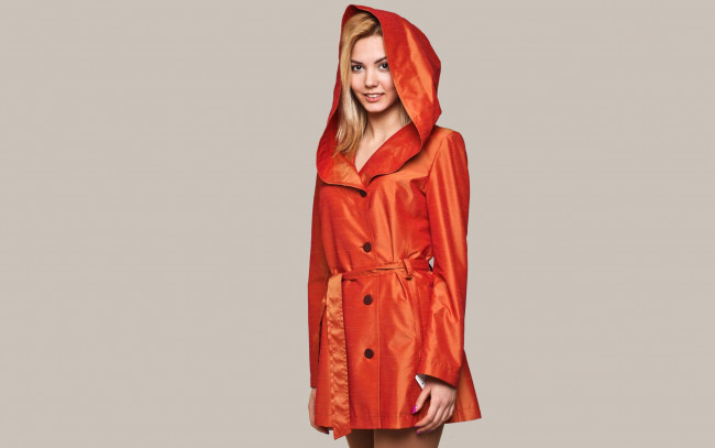 Обои картинки фото девушки, - блондинки,  светловолосые, блондинка, плащ, капюшон