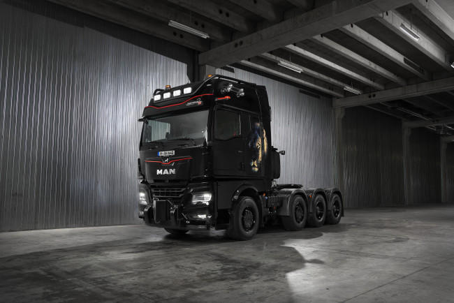 Обои картинки фото автомобили, man