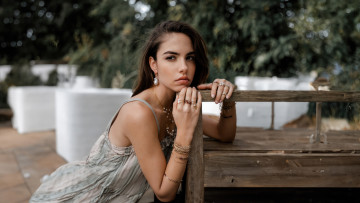 Картинка девушки -+брюнетки +шатенки rebecca bagnol брюнетка украшения модель