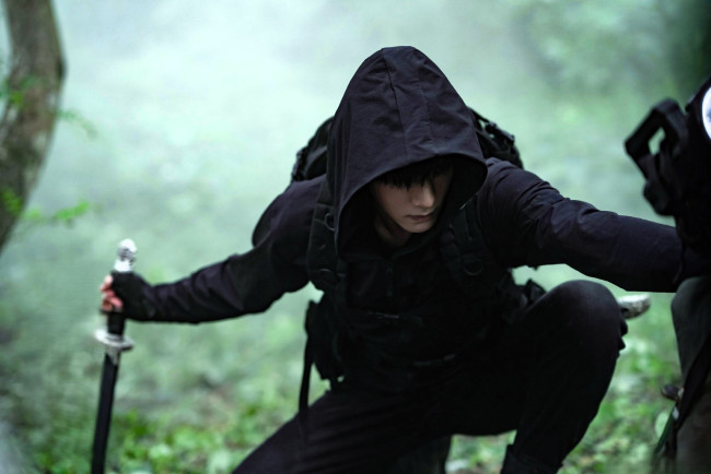 Обои картинки фото wu xie`s private notes, кино фильмы, -unknown , другое, парень, капюшон, меч, джунгли