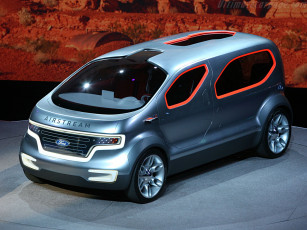 Картинка автомобили выставки уличные фото