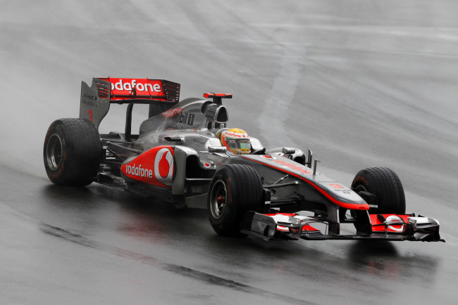 Обои картинки фото спорт, формула, lewis, hamilton, mclaren, гран-при, канада, дождь, 2011, f1