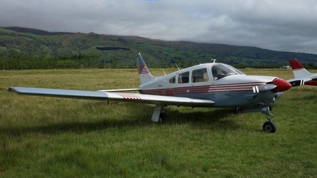 Обои картинки фото pa-28r-201 arrow iii aircraft, авиация, лёгкие и одномоторные самолёты, поле, самолет, одномоторный, легкий, трава