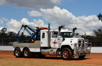 Картинка mack+tow+truck автомобили mack тягач седельный грузовик тяжелый