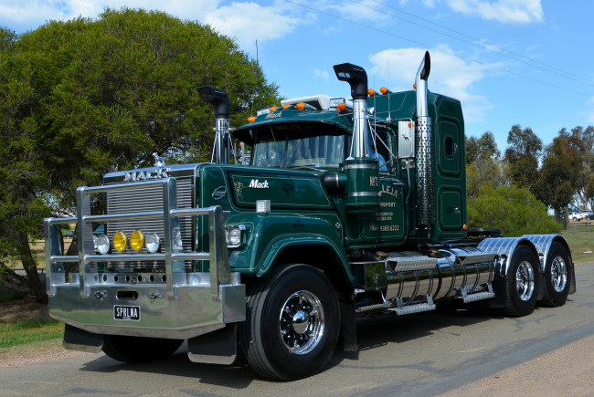 Обои картинки фото mack superliner, автомобили, mack, седельный, грузовик, тяжелый, тягач