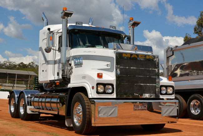 Обои картинки фото mack titan, автомобили, mack, тягач, седельный, грузовик, тяжелый