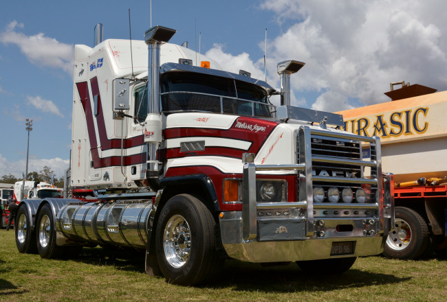 Обои картинки фото mack superliner, автомобили, mack, тягач, седельный, грузовик, тяжелый