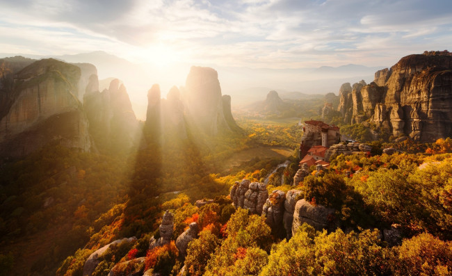 Обои картинки фото природа, горы, небо, облака, солнце, скалы, деревья, лес, дом