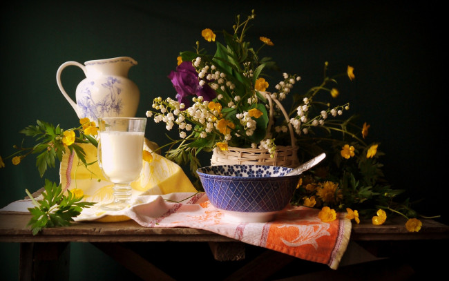 Обои картинки фото еда, натюрморт, кувшин, лютики, молоко, ландыши