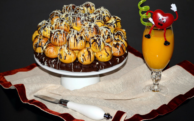 Обои картинки фото еда, пироги, сок, апельсиновый, ваза, пирог