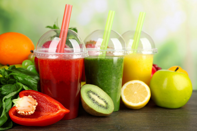 Обои картинки фото еда, напитки,  сок, яблоко, киви, базилик, перец, лимон