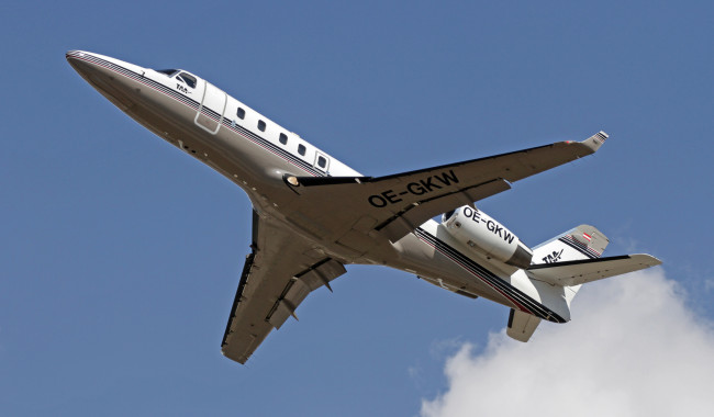 Обои картинки фото gulfstream g100, авиация, пассажирские самолёты, аэроплан