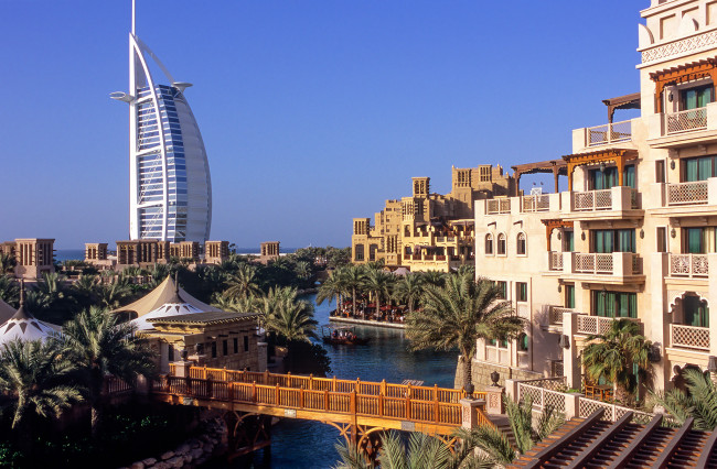 Обои картинки фото burj al arab & al qasr hotel, города, дубай , оаэ, простор