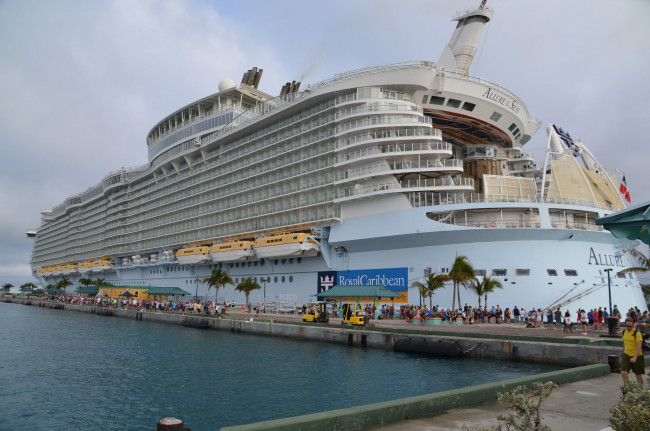 Обои картинки фото allure of the seas, корабли, лайнеры, круиз, лайнер