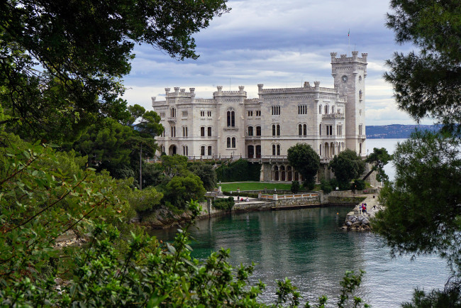 Обои картинки фото castello miramare,  trieste, города, замки италии, простор