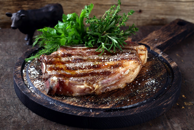 Обои картинки фото еда, мясные блюда, зелень, ребрышки