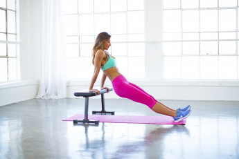 Картинка спорт фитнес скамья модель девушка тренировка