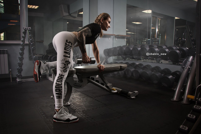 Обои картинки фото спорт, фитнес, взгляд, фон, девушка