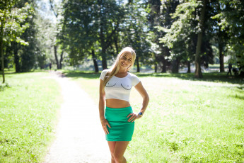 Картинка darina+nikitina девушки дарина+никитина макияж природа девушка поза darina nikitina блондинка модель салатовый юбка поляна