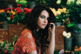 Картинка девушки aurela+skandaj кружева брюнетка цветы задумчивый взгляд