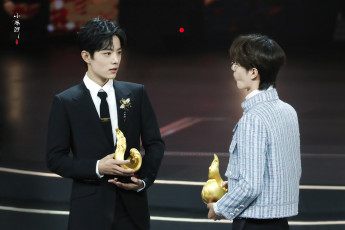 Картинка разное знаменитости ван ибо сяо чжань сцена награды