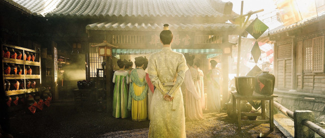 Обои картинки фото кино фильмы, fengqi luoyang , сериал, байли, хунъи, спина, люди, двор