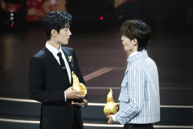 Обои картинки фото разное, знаменитости, ван, ибо, сяо, чжань, сцена, награды