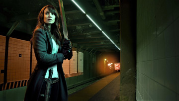 Картинка кино+фильмы the+strain девушка оружие метро