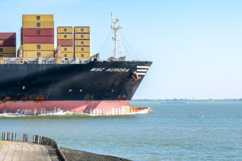 обоя корабли, грузовые суда, контейнеровоз