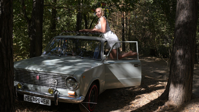 Обои картинки фото автомобили, -авто с девушками, ваз, 2101