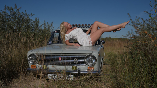 Обои картинки фото автомобили, -авто с девушками, ваз, 2101