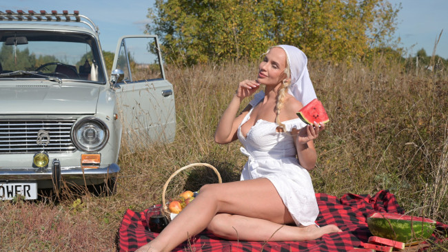 Обои картинки фото автомобили, -авто с девушками, ваз, 2101