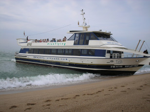 Картинка корабли теплоходы песок вода следы теплоход