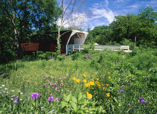 Картинка разное сооружения постройки постройка мостик цветы