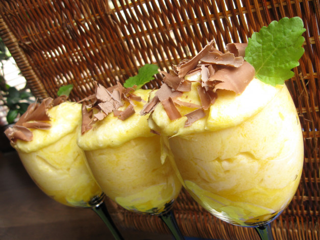 Обои картинки фото автор, varvarra, еда, мороженое, десерты, шоколад, крем, мята, бокалы