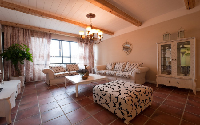 Обои картинки фото интерьер, гостиная, квартира, растение, черно-белые, полосы, стол, кресло, диван, дизайн, стиль