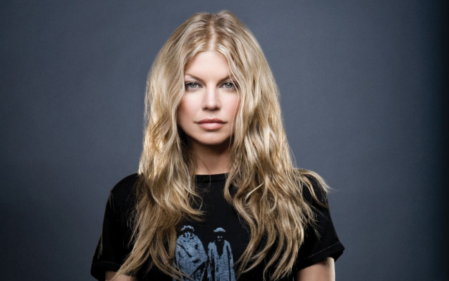Обои картинки фото музыка, fergie, stacy, ferguson, взгляд