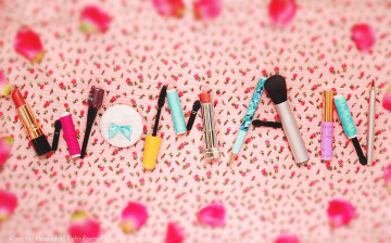 Картинка разное косметика духи помада тушь лак слово женщина