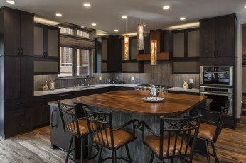 Картинка интерьер кухня стулья столы