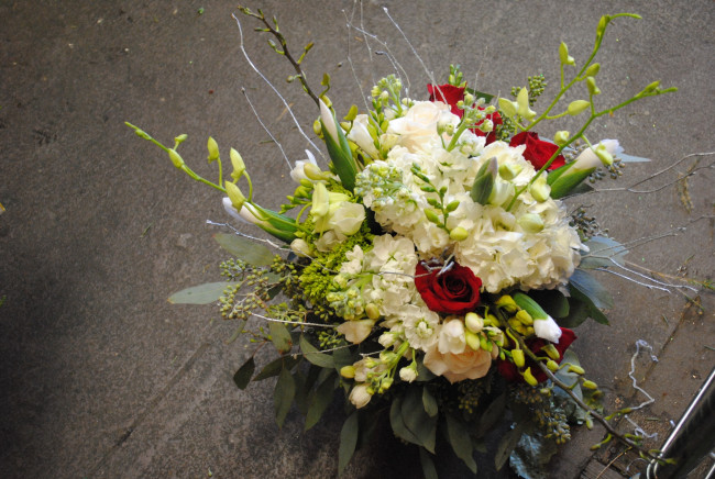 Обои картинки фото цветы, букеты,  композиции, розы, букет, красные