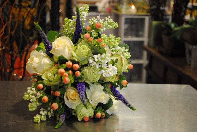 Обои картинки фото цветы, букеты,  композиции, сирень, розы, букет