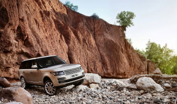 Картинка автомобили range+rover светлый горы скалы камни ленд-ровер